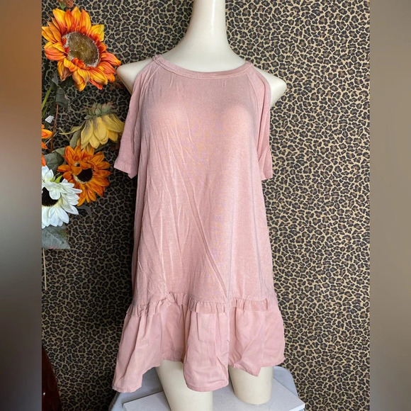 🌴3/$30🌴DOE & RAE Mauve Rayon Cold Shoulder Ruffle Flare Top NWT - Picture 1 of 8